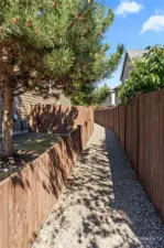 HOA-maintained trail to the playground
