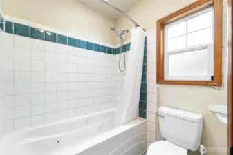 Unit A - Primary Bedroom bathroom with jacuzzi tub