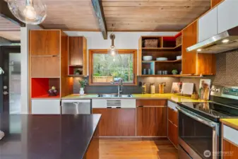 Full Kitchen View Facing West