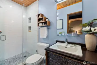 En Suite Main Bathroom