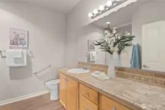 En suite 3/4 bathroom