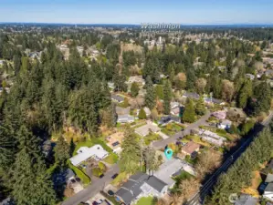 This aerial really brings the “golden triangle” advantage into focus. Washington Middle School is right there, truly a stroll or bike ride away, which completely changes how daily life feels. Morning drop-offs become optional, after school practices are easy to get to, and getting home does not require a full logistics plan. Forgot a lunch, need to pop over for an event, or just want that independence for getting to and from school, this location quietly makes all of that simple. It is one of those rare setups where proximity actually improves your routine in a meaningful way. And when you pair that with a fully remodeled one story home in a neighborhood like Braemar, it becomes even more compelling.