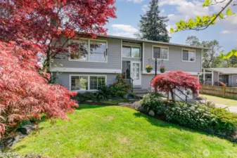 Recent updates include a new roof (2019), new water heater, new gas furnace, and newer flooring throughout.