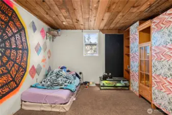 2nd bedroom