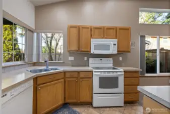 Vaulted ceilings provide good energy.