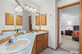 Dual sinks, updated floors and shower