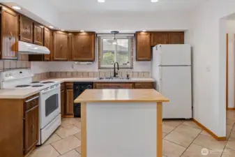 Movable kitchen island.