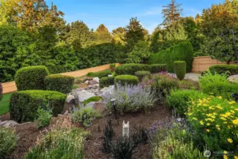The shy half acre lot features a peaceful, park-like garden complete with fig trees and plenty of room to breathe. Behind the fence is green space. Beyond that you have Chateau St Miichele and Woodinville Wine Country, not to mention the Sammamish River Trail.