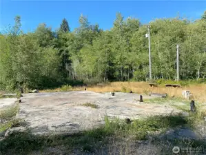 Foundation for previous shake mill