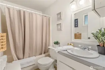 Primary  ensuite bathroom