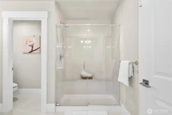 Shower w/ Built-in Seat