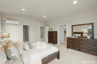 Primary Bedroom w/ Walk in Closet