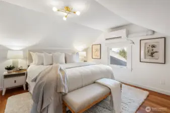 Upper level primary suite