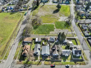 Great location - close to dining, coffee, trails parks and I-5 commute.