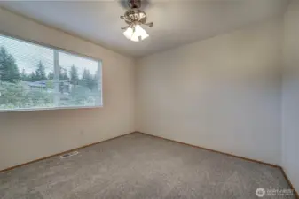 Secondary bed room.