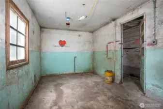 Most recently this room was used as a brooding room but is versatile and could be used for whatever your needs may require.