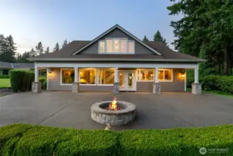 Iconic Craftsman on Hole 18 of the Olympia Golf and Country Club