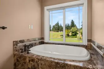 Primary En-suite soaking tub