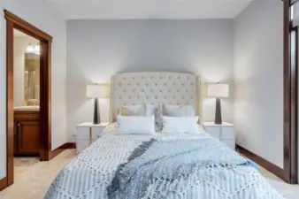 Bedroom Suite on main with private ensuite bathroom