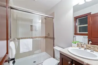 Full bathroom in the bedroom suite on main level