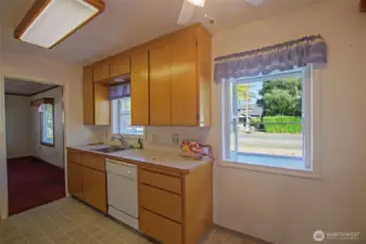 Kitchen w eating area