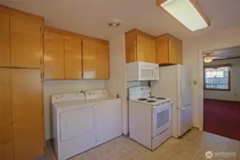 Kitchen w laundry area