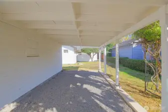 Carport w gravel floor