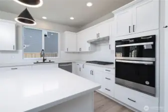 Photos are of another home in the community and are for illustration purposes only to reflect typical finishes.  May depict seller enhancements.  Colors and options may vary.