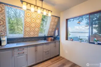 Loft studio with inspiring views and a versatile space for creativity or work