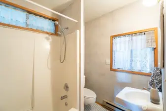 Secondary living space with full bath