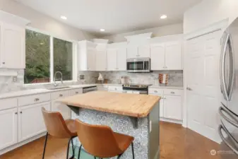 Spacious Nook/Kitchen photo 2