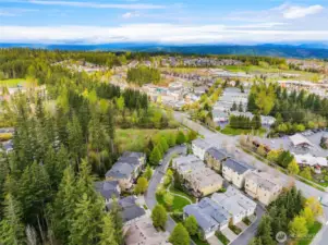 The best of the Ridge locations- close to the downtown core with eateries, shopping, schools, parks and trails.  So much to offer!!!