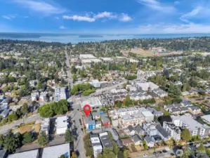 Puget Sound and Lincoln Park are just a short trip away