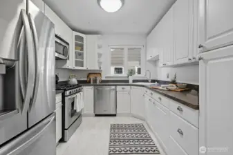 Kitchen w/stainless appliances
