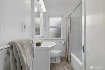 Main floor full bathroom
