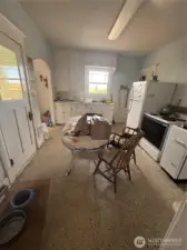 Eat-in Kitchen