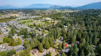 This location is 2 blocks from Baker View Park, just moments from restaurants and shops in Mt. Vernon, but surrounded by trees. The best of both worlds.