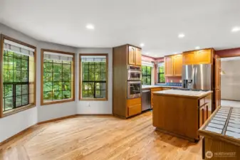 Huge bay window in the nook area with serene view of the back yard
