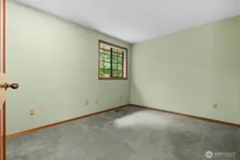 Flex room with a closet - den, office, hobby room, whatever you need it to be!
