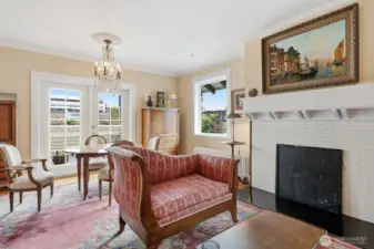 Elegant and bright.   Gas fireplace