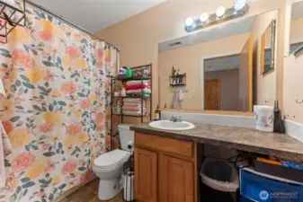 Upstairs full bathroom