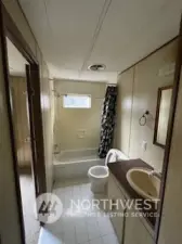 full bath in hallway