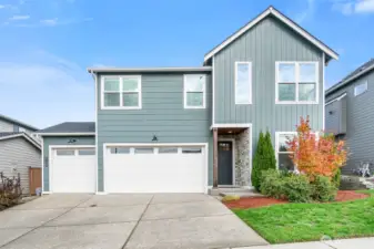 Great location, with 3 car garage and 2 offices!