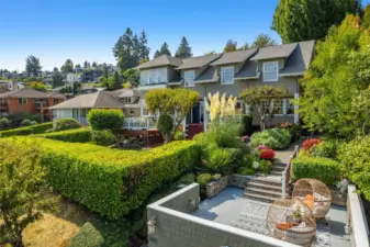 Charming Craftsman with 4 outdoor entertaining areas.