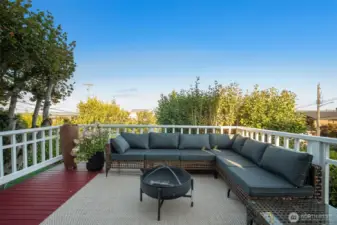 2nd Upper deck seating area with views.