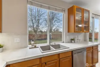 Display cabinet for decorative dishes