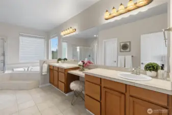 Primary 5 piece ensuite