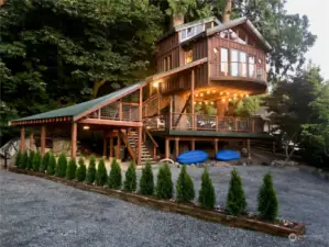 Wonderful Finished Tree House in Towering Cedars~