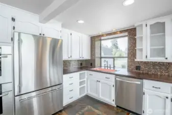 Bright kitchen with plenty of storage and work space
