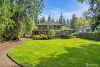 Look at this nice backyard! Accessible from the kitchen/nook area.